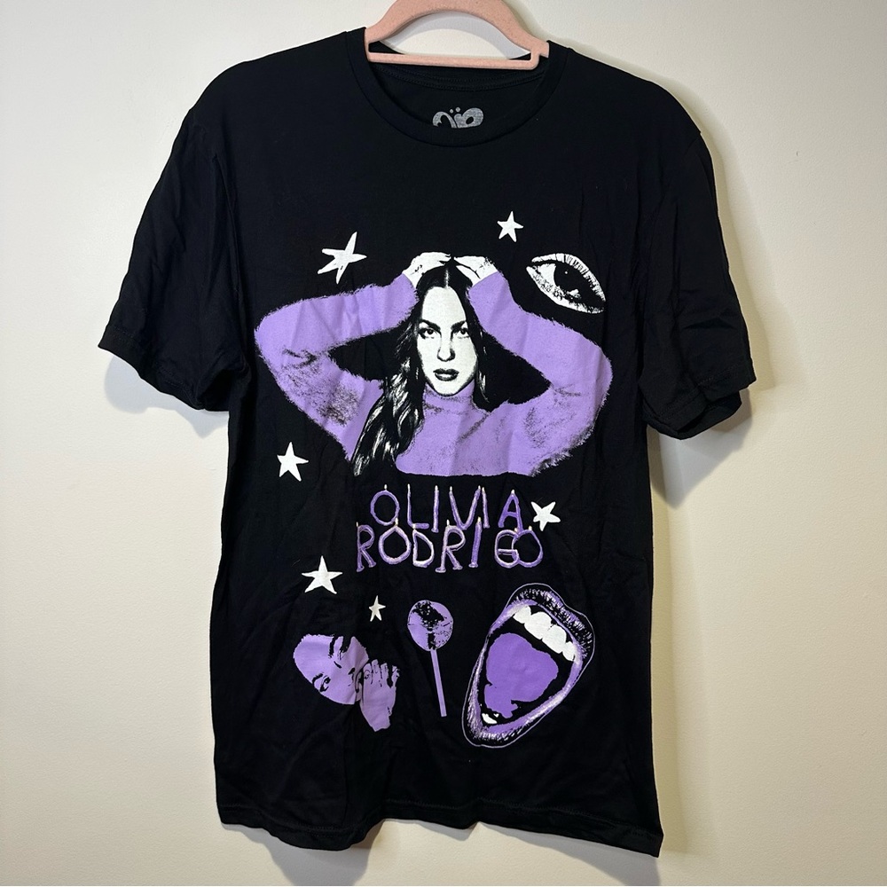 olivia rodrigo guts tour tshirt size medium